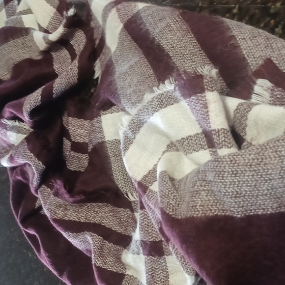 Scarf - Picture 1 of 3